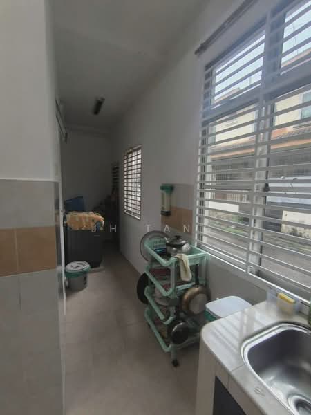 Rumah Teres 2 Tingkat untuk Dijual di Taman Bestari Indah (Ulu Tiram) - JH Tang - Kitchen - PropertyGuru.com.my