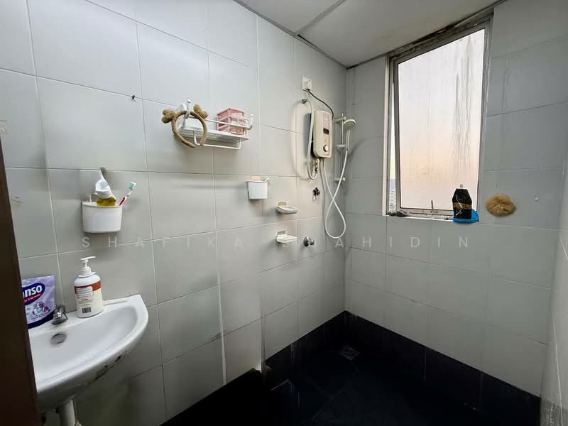 Service Residence for Sale at Amara - Shafika Shahidin - Bathroom - PropertyGuru.com.my