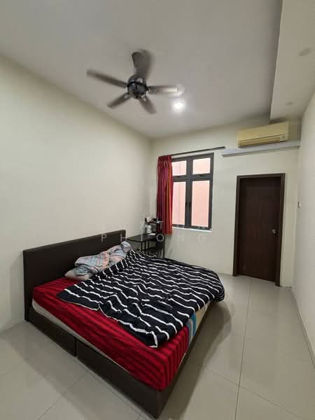 Rumah Kluster untuk Dijual di Taman Bukit Skudai (Skudai) - Tuxton Phiong - Bedroom - PropertyGuru.com.my