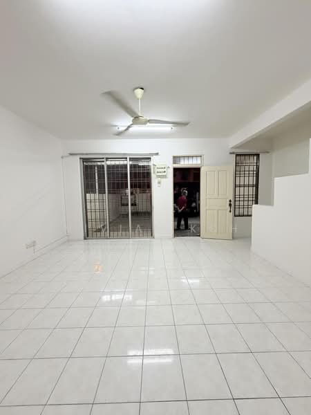 Terraced House for Rent in Bandar Botanic (Klang) - Vivian Koh - Living Room - PropertyGuru.com.my