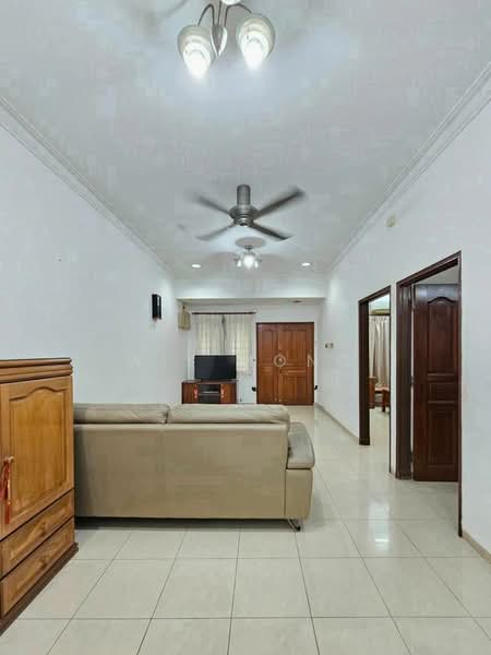 Rumah Teres 1 Tingkat untuk Dijual di Taman Johor Jaya (Johor Bahru) - Wil Mong - Living Room - PropertyGuru.com.my