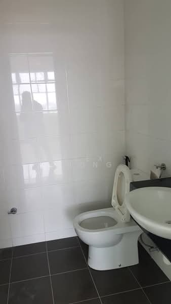 Kondominium untuk Disewa di Dwiputra Residences - Alex Chong - Bathroom - PropertyGuru.com.my