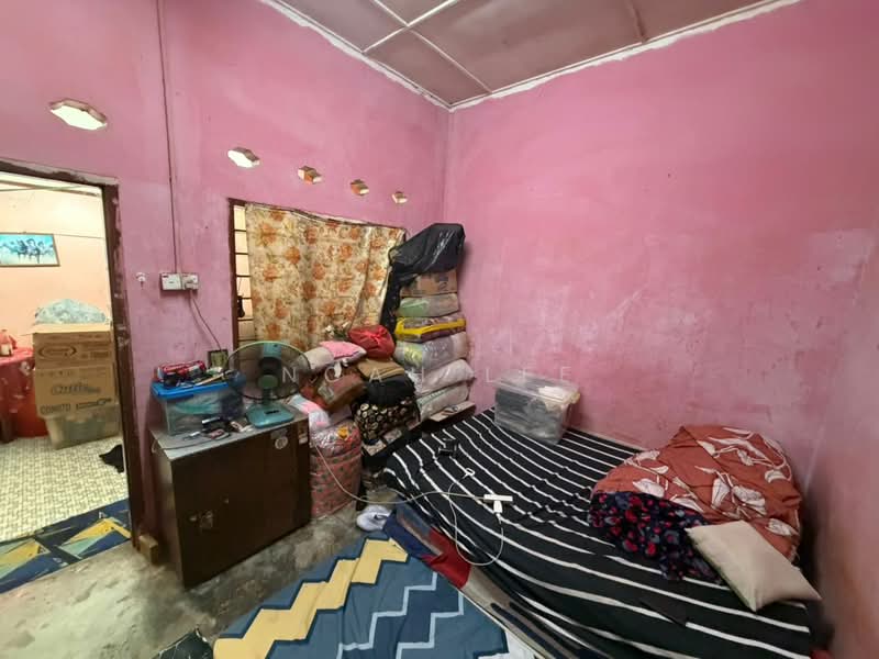 1-storey Terraced House for Sale in Kawasan 13, Taman Kem (Pelabuhan Klang) - Noah Lee - Bedroom - PropertyGuru.com.my