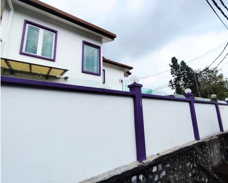 Rumah Teres 2 Tingkat untuk Dijual di Taman Lestari Putra (Seri Kembangan) - Danny Lee - Exterior - PropertyGuru.com.my