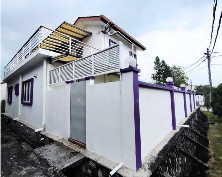 Rumah Teres 2 Tingkat untuk Dijual di Taman Lestari Putra (Seri Kembangan) - Danny Lee - Exterior - PropertyGuru.com.my