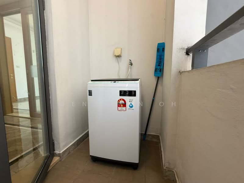 Servis Apartment untuk Disewa di R&F Princess Cove Phase 1 - Benjamin Oh - Balcony - PropertyGuru.com.my