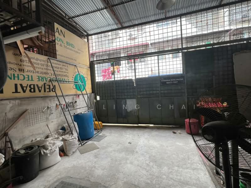 Kedai / Pejabat untuk Disewa di Taman Serdang Raya (Seri Kembangan) - Siew Ling Chai - Exterior - PropertyGuru.com.my