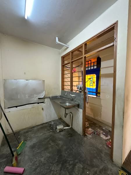 Flat for Sale at Kenari - Esther Chang - Kitchen - PropertyGuru.com.my