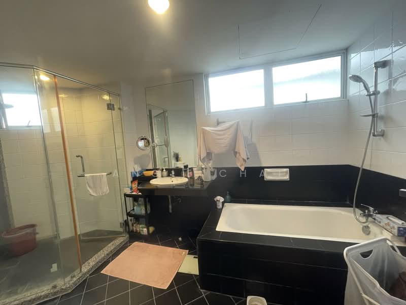 Kondominium untuk Dijual di The Plaza Condominium - Angie Chai - Bathroom - PropertyGuru.com.my