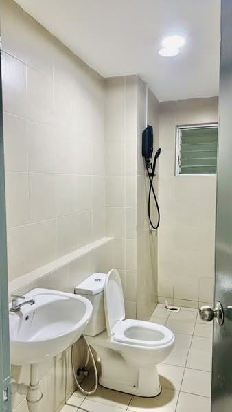 Apartment for Rent at Selangorku Pr1ma Lakefront Homes - Erin Yusof - Bathroom - PropertyGuru.com.my