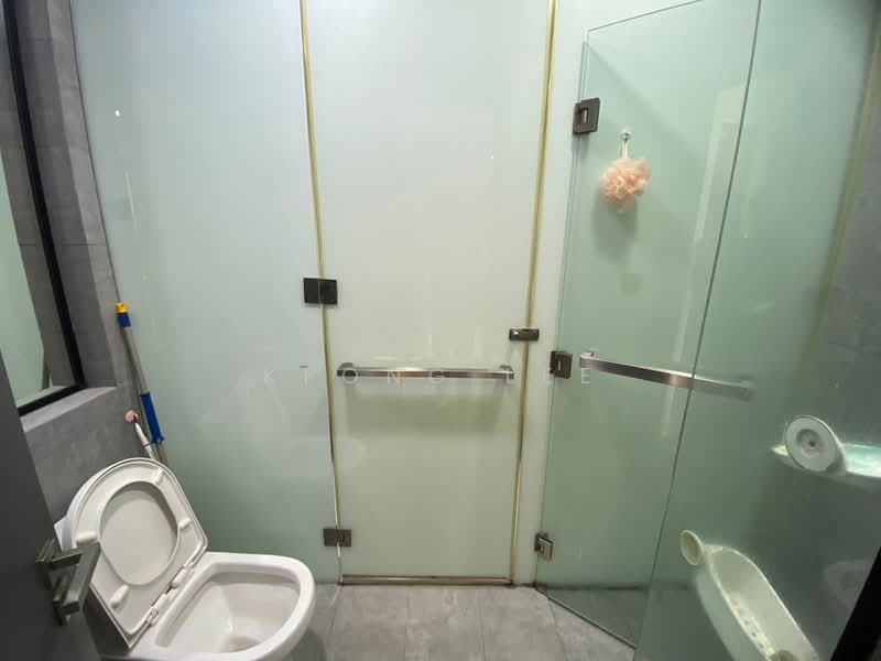 Servis Apartment untuk Disewa di The Square @ One City - Kfong Lee - Bathroom - PropertyGuru.com.my