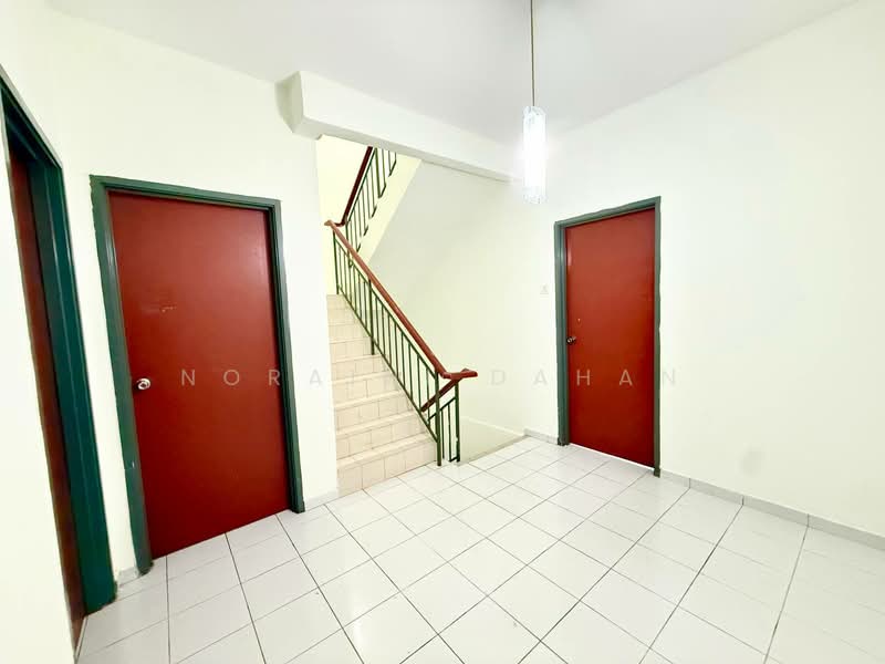 Rumah Teres 2.5 Tingkat untuk Dijual di Taman Kurnia Indah (Cheras) - Noraini Dahan - Entrance - PropertyGuru.com.my