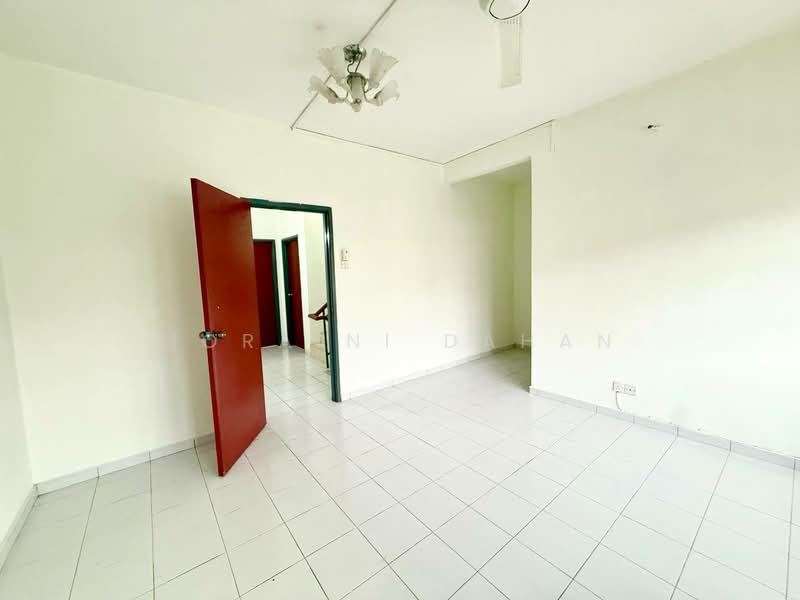 Rumah Teres 2.5 Tingkat untuk Dijual di Taman Kurnia Indah (Cheras) - Noraini Dahan - Living Room - PropertyGuru.com.my