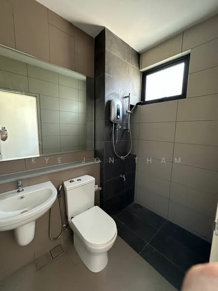 Rumah Teres 2-Tingkat untuk Disewa di Elmina (Shah Alam) - Kye Jon Tham - Bathroom - PropertyGuru.com.my