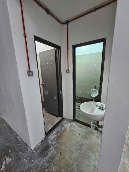 Kedai / Pejabat untuk Disewa di Sungai Buloh (Selangor) - Ng Moon Tsing - Bathroom - PropertyGuru.com.my