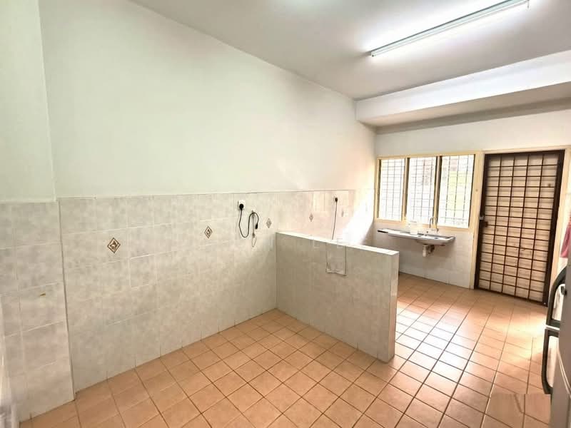 2-storey Terraced House for Sale in Bandar Bukit Puchong 2 (Puchong) - Leon Lee - Kitchen - PropertyGuru.com.my