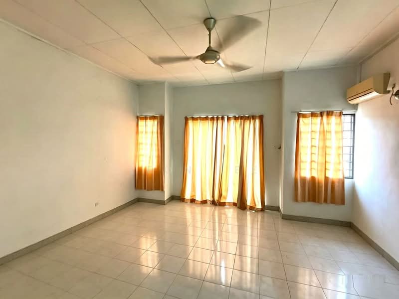 2-storey Terraced House for Sale in Bandar Bukit Puchong 2 (Puchong) - Leon Lee - Living Room - PropertyGuru.com.my