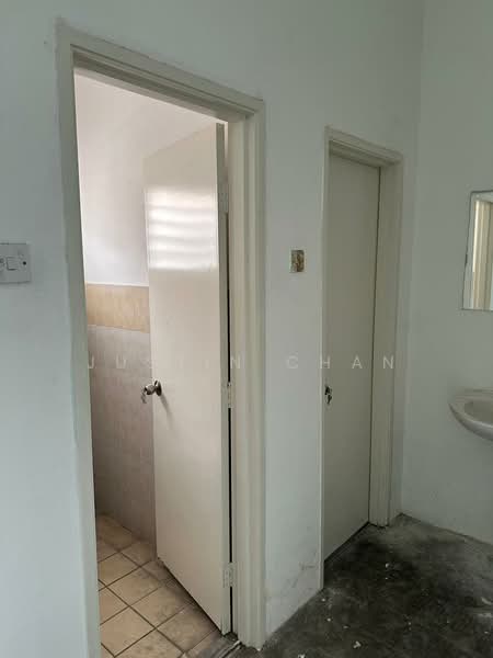 Shop / Office for Sale in Semenyih (Selangor) - Justin Chan - Bathroom - PropertyGuru.com.my