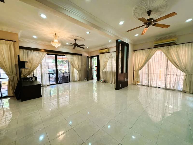 Rumah Teres 2 Tingkat untuk Dijual di Shah Alam (Selangor) - Mohd Zakri Mohd Zamberi - Living Room - PropertyGuru.com.my
