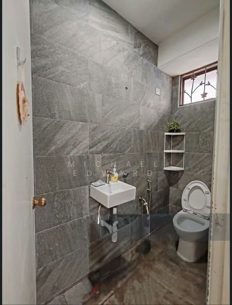 Semi-Detached House for Sale in Laman Residen Kipark Sri Utara (Batu Caves) - Michael Edward - Bathroom - PropertyGuru.com.my