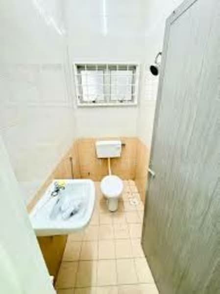 Pangsapuri untuk Dijual di Taman Medan Jaya Apartment - Kelvin Leong - Bathroom - PropertyGuru.com.my