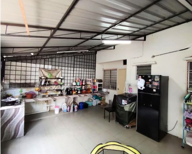 Rumah Teres 2 Tingkat untuk Dijual di Bandar Putra Permai (Seri Kembangan) - Danny Lee - Kitchen - PropertyGuru.com.my