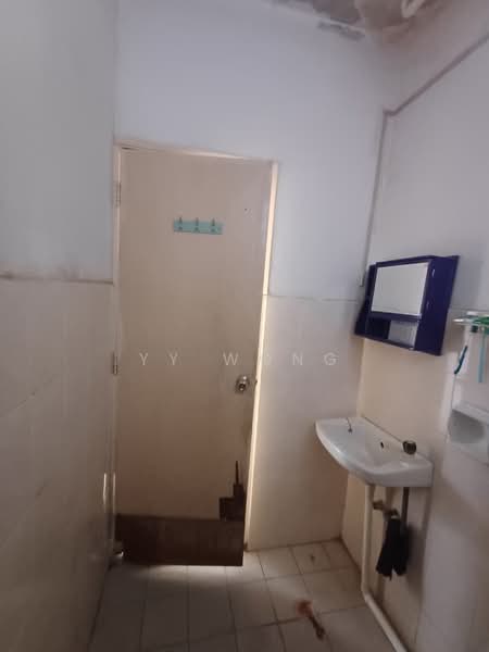 Apartment for Rent at Kiambang Apartment - YY Wong - Bathroom - PropertyGuru.com.my