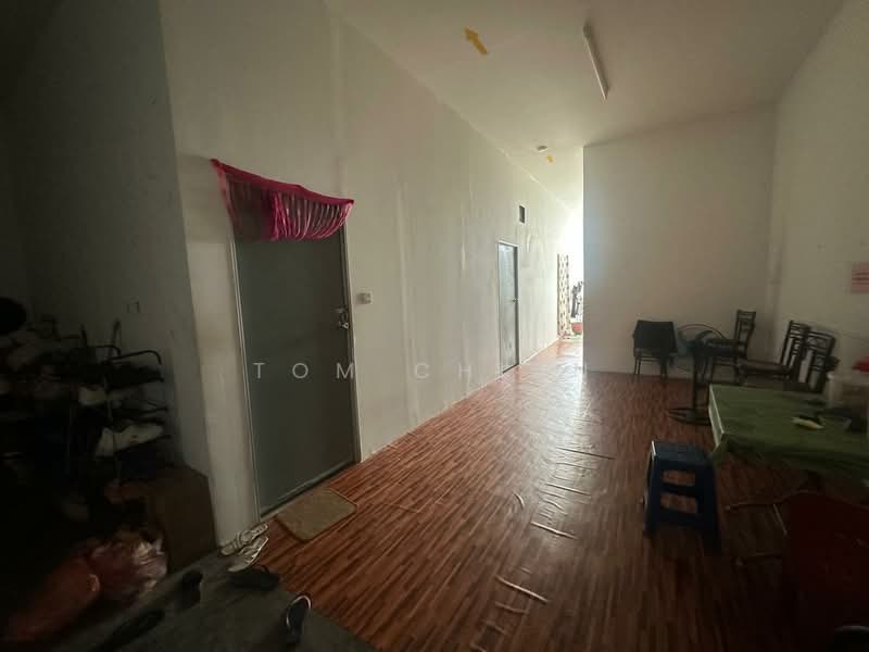 Shop for Sale in Senai (Kulai) - Tom Chian - Corridor - PropertyGuru.com.my