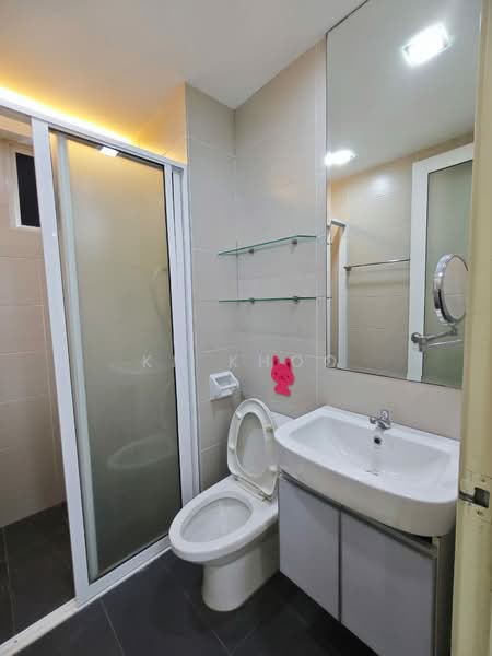 Kondominium untuk Dijual di The Regina - KH Khoo - Bathroom - PropertyGuru.com.my