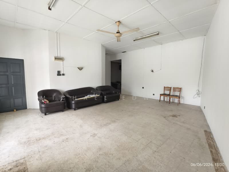 Rumah Teres 1 Tingkat untuk Dijual di Taman Maznah (Klang) - Michael Edward - Living Room - PropertyGuru.com.my