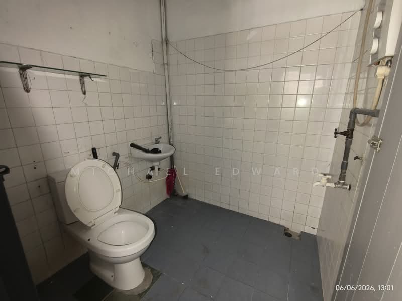 Rumah Teres 1 Tingkat untuk Dijual di Taman Maznah (Klang) - Michael Edward - Bathroom - PropertyGuru.com.my