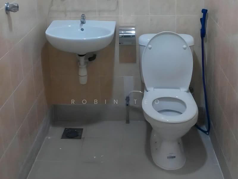 Kedai untuk Dijual di Taman Sri Kulai Baru 2 (Kulai) - Robin Teo - Bathroom - PropertyGuru.com.my
