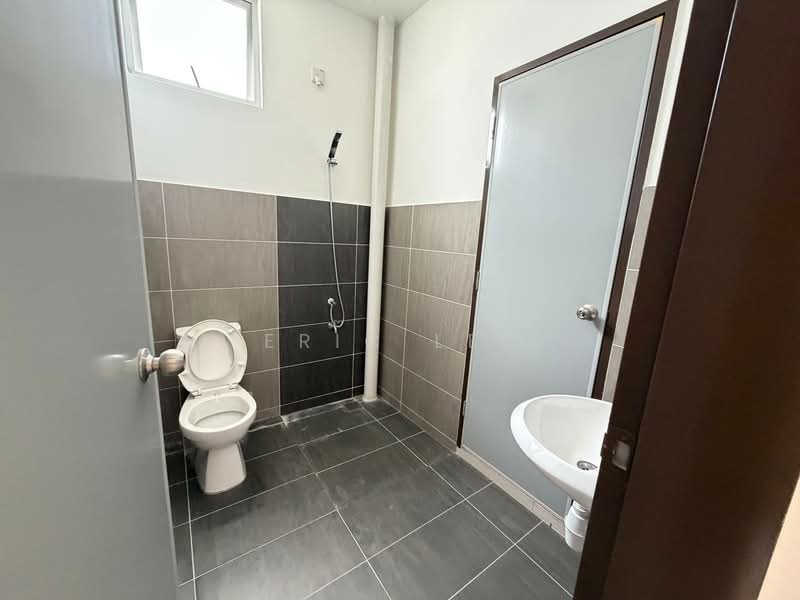 Rumah Teres 2 Tingkat untuk Dijual di Johor Bahru (Johor) - Eric Lee - Bathroom - PropertyGuru.com.my