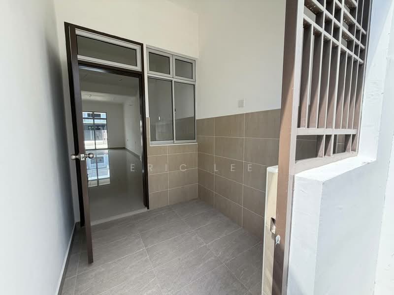 Rumah Teres 2 Tingkat untuk Dijual di Johor Bahru (Johor) - Eric Lee - Entrance - PropertyGuru.com.my