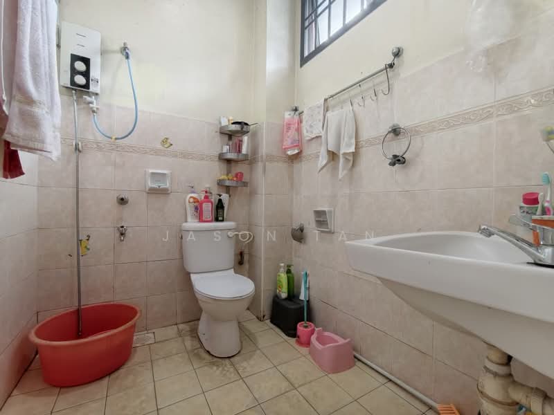 Rumah Teres 2 Tingkat untuk Dijual di Taman Setia Indah (Tebrau) - Jason Tan - Bathroom - PropertyGuru.com.my