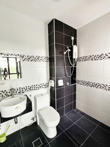 Servis Apartment untuk Disewa di Sky View - Johnson Chong - Bathroom - PropertyGuru.com.my