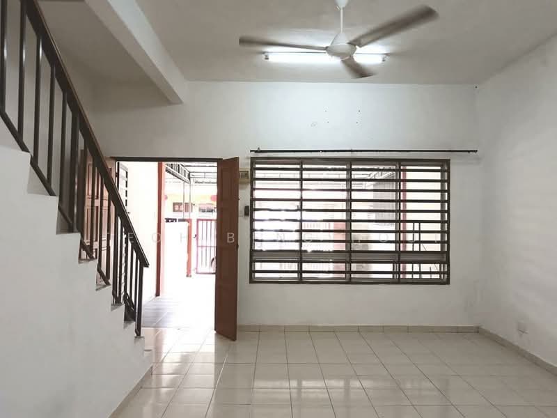 Rumah Teres untuk Dijual di Bandar Lahat Baru (Lahat) - Oscar Teoh - Living Room - PropertyGuru.com.my