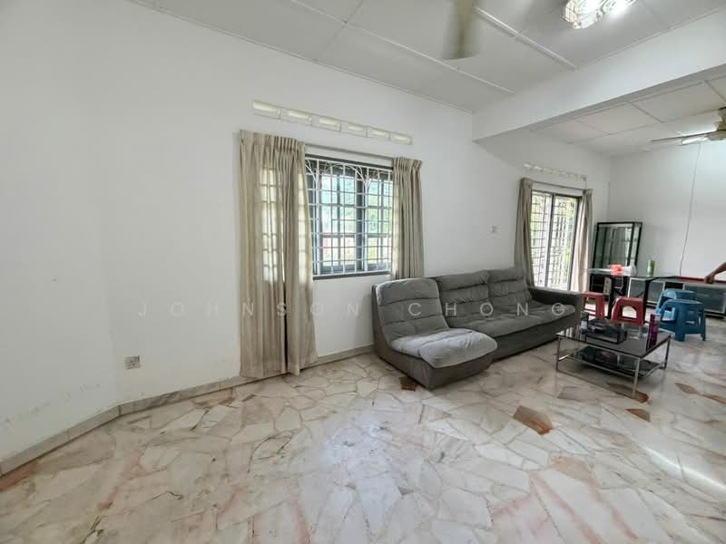 Rumah Teres 1 Tingkat untuk Disewa di Taman Suria (Johor Bahru) - Johnson Chong - Living Room - PropertyGuru.com.my