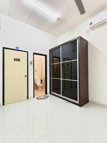 1-storey Terraced House for Sale in Taman Seri Austin (Tebrau) - JAN AU - Bathroom - PropertyGuru.com.my