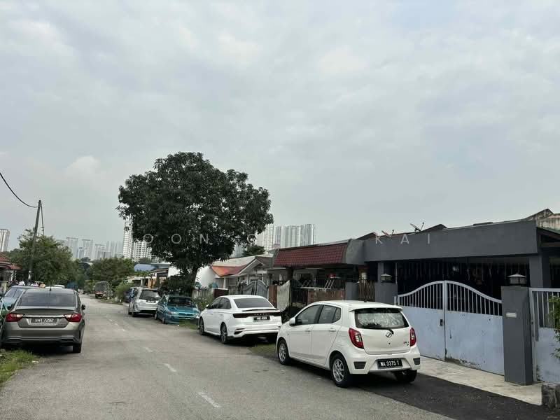 1-storey Terraced House for Sale in Bandar Kinrara Seksyen 1 (Bandar Kinrara) - Woon Geng Kai - Exterior - PropertyGuru.com.my