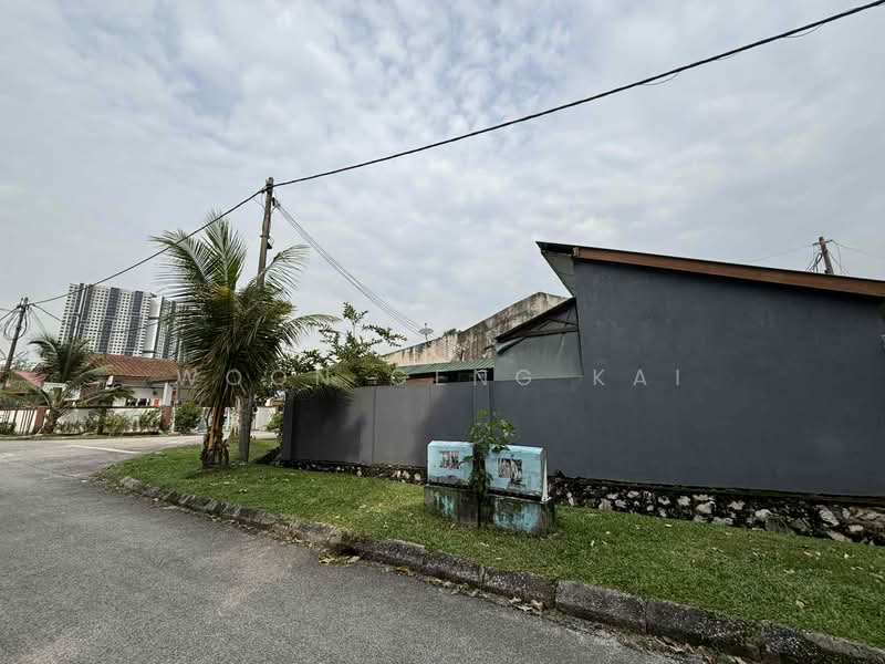 1-storey Terraced House for Sale in Bandar Kinrara Seksyen 1 (Bandar Kinrara) - Woon Geng Kai - Exterior - PropertyGuru.com.my