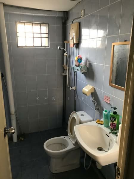 Kondominium untuk Disewa di Angkasa Condominiums - Ken Liew - Bathroom - PropertyGuru.com.my
