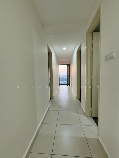 Kondominium untuk Disewa di Cristal Serin Residence - Asyraf Azman - Corridor - PropertyGuru.com.my