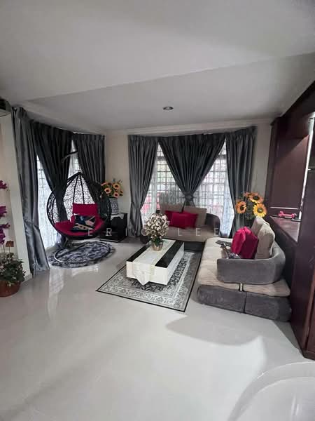 Rumah Banglo untuk Dijual di Taman Bukit Kempas (Tampoi) - Eric Lee - Living Room - PropertyGuru.com.my