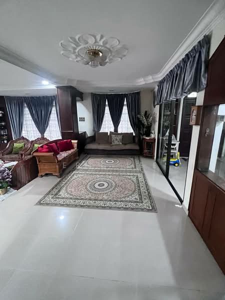 Rumah Banglo untuk Dijual di Taman Bukit Kempas (Tampoi) - Eric Lee - Living Room - PropertyGuru.com.my