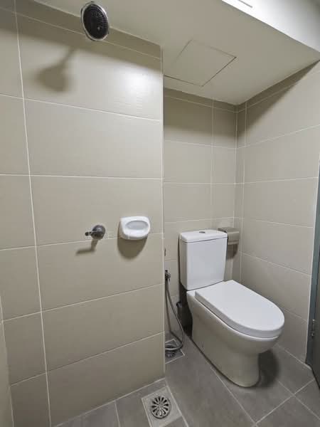 Service Residence for Sale at Pinnacle Kelana Jaya - Key Ling - Bathroom - PropertyGuru.com.my
