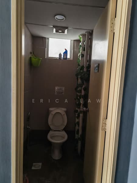 Kedai untuk Disewa di Jalan Klang Lama (Old Klang Road) (Kuala Lumpur) - Erica Law - Bathroom - PropertyGuru.com.my