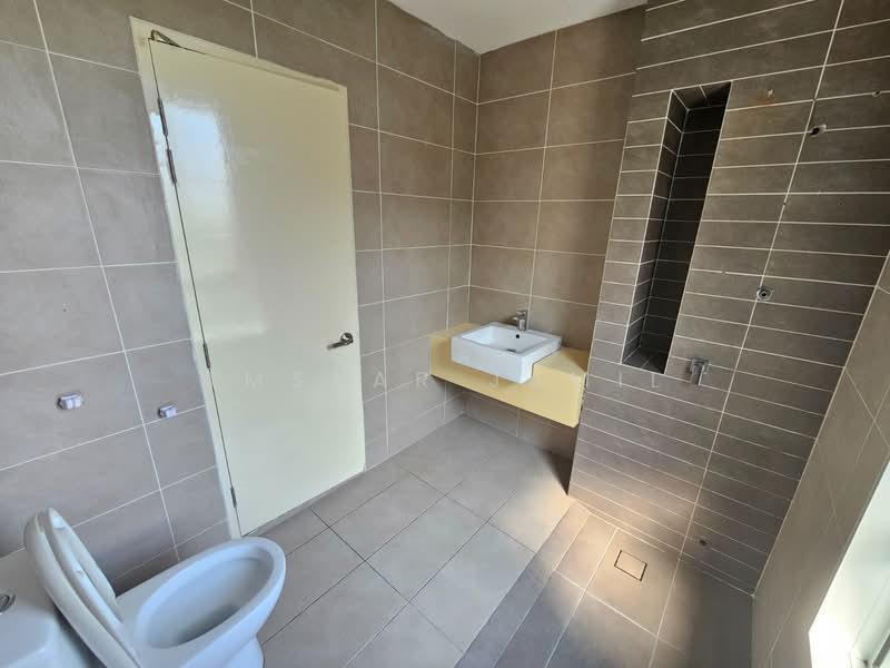 Terraced House for Sale in Bandar Tropicana Aman (Telok Panglima Garang) - Amsyar Jamil - Bathroom - PropertyGuru.com.my
