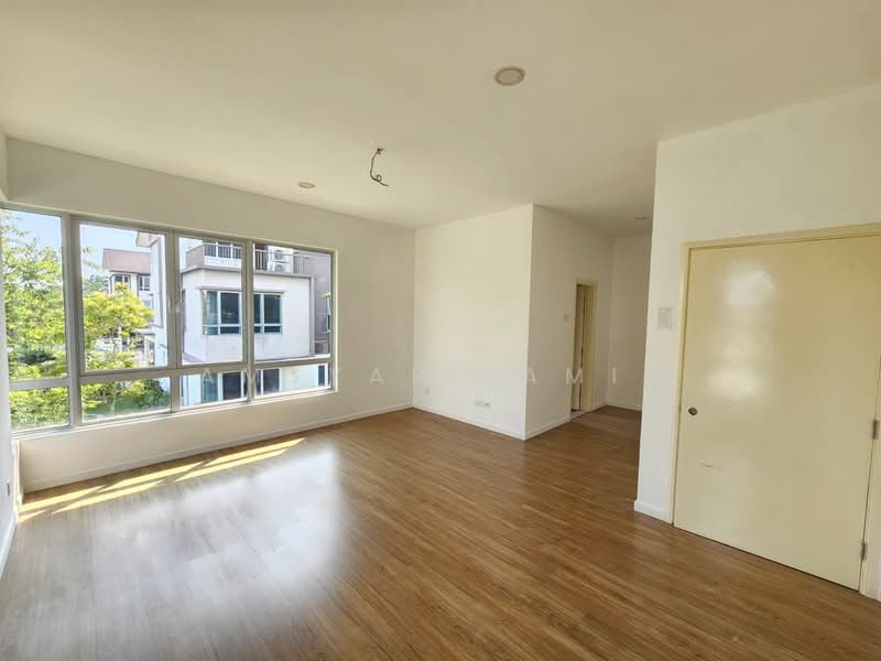 Terraced House for Sale in Bandar Tropicana Aman (Telok Panglima Garang) - Amsyar Jamil - Living Room - PropertyGuru.com.my