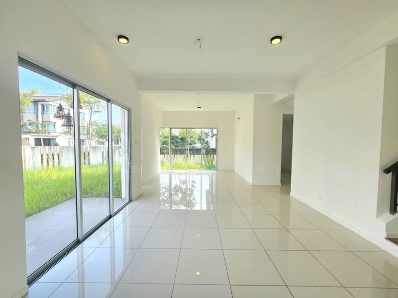 Terraced House for Sale in Bandar Tropicana Aman (Telok Panglima Garang) - Amsyar Jamil - Living Room - PropertyGuru.com.my